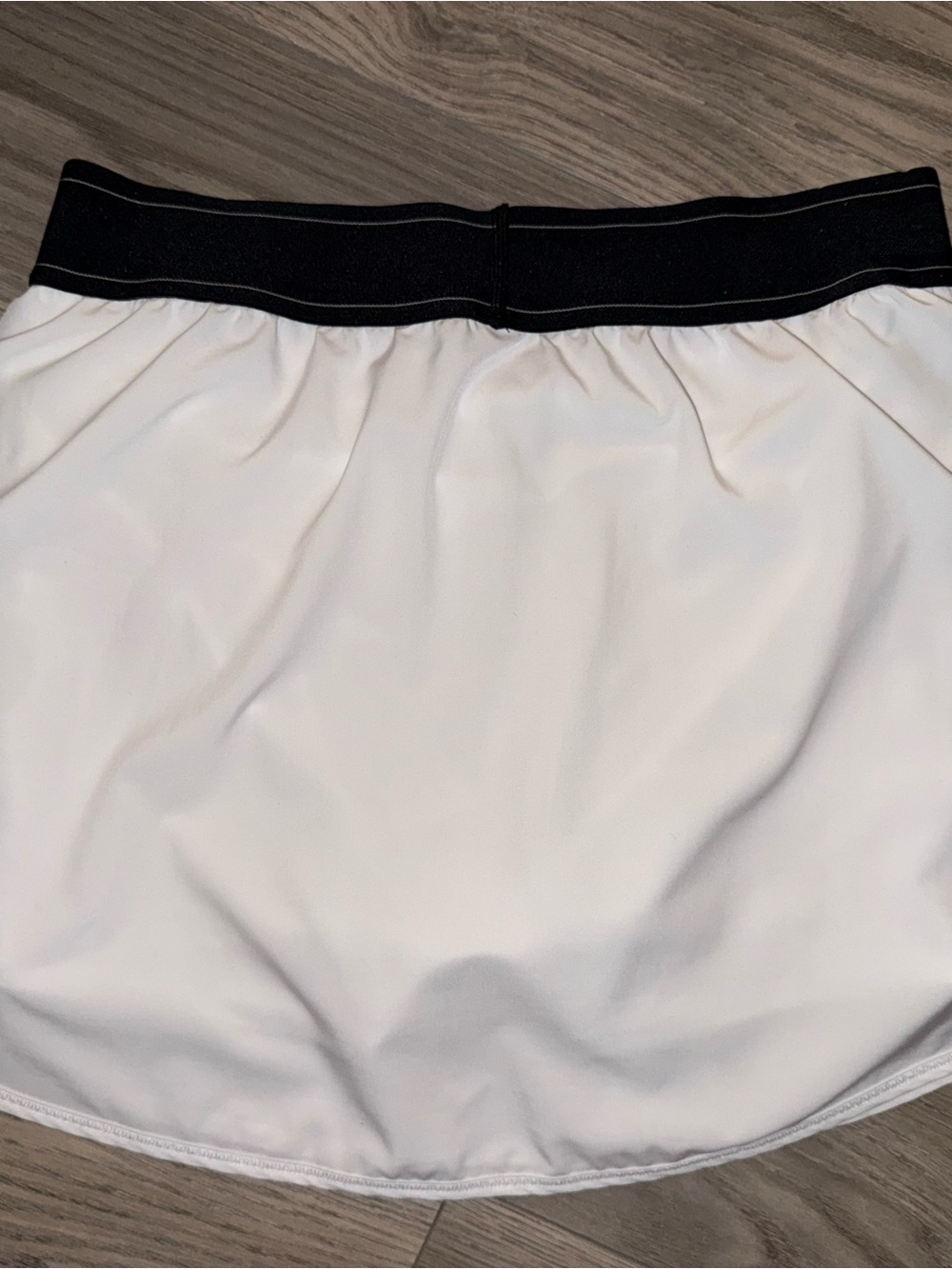 ALO Yoga Match Point Tennis Skort White Mini Skort with Black Branded Waistband - Picture 3 of 4